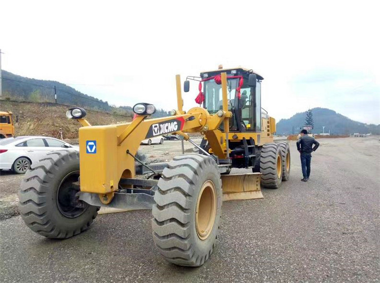 XCMG 180HP small motor graders GR1803 China new mini motor grader with factory price